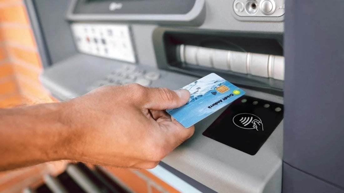 Cartera minimalista de aluminio Guardian con protección RFID para tarjetas contactless, diseño moderno y seguro en 2025