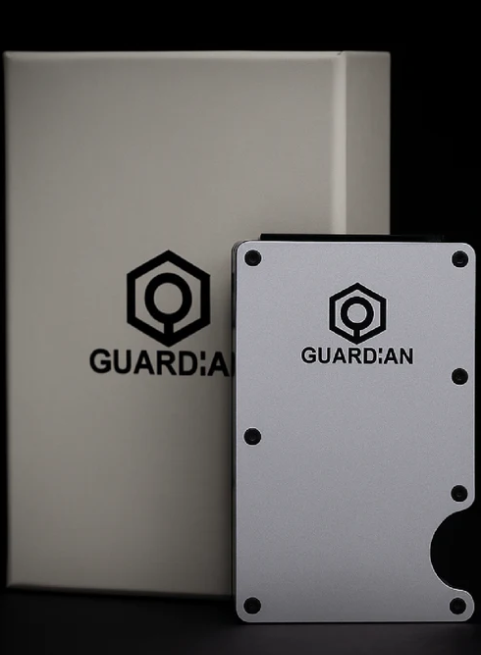 Cartera ultrafina Guardian gris claro con capacidad para 12 tarjetas