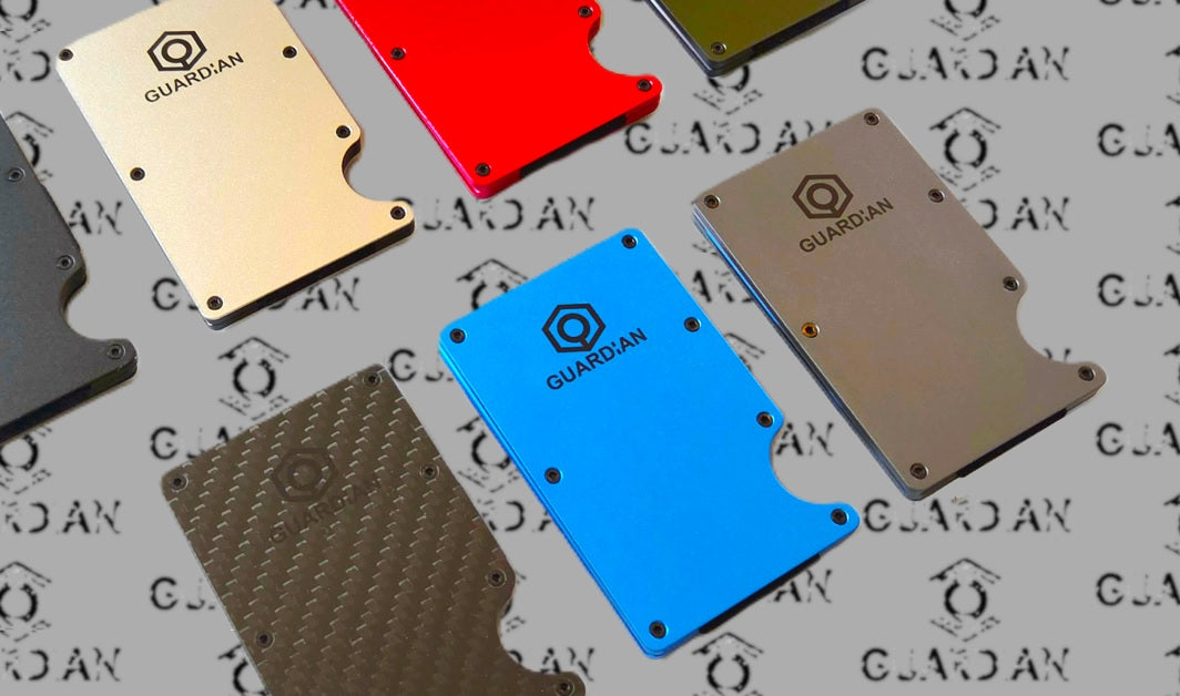 cartera minimalista para hombre de aluminio con diseño compacto