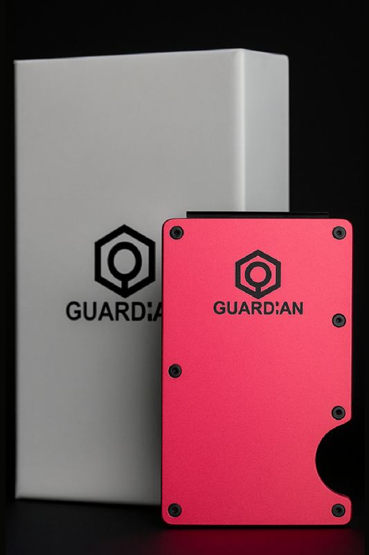 Tarjetero minimalista Guardian fucsia de aluminio ligero para tarjetas